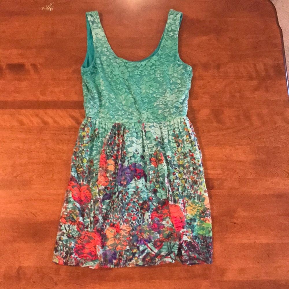 Sleeveless dress